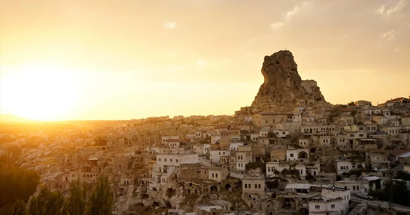 Où trouve-t-on réellement des maisons troglodytes en Turquie ?
